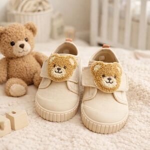 Wonder Nation Beige Teddy Bear Sneakers NWT (12) Mos or size 5